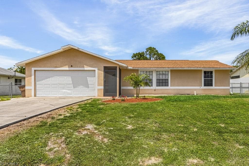 2818 9th ST W LEHIGH ACRES, FL 33971