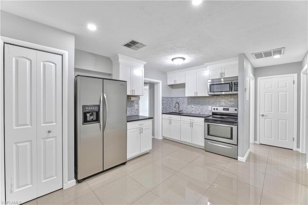 1122 Wesley ST W LEHIGH ACRES, FL 33936