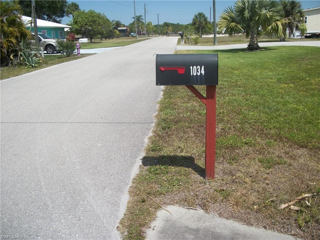 1034 E Anchor LN MOORE HAVEN, FL 33471