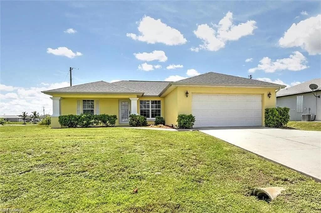 706 Kismet PKWY E CAPE CORAL, FL 33909
