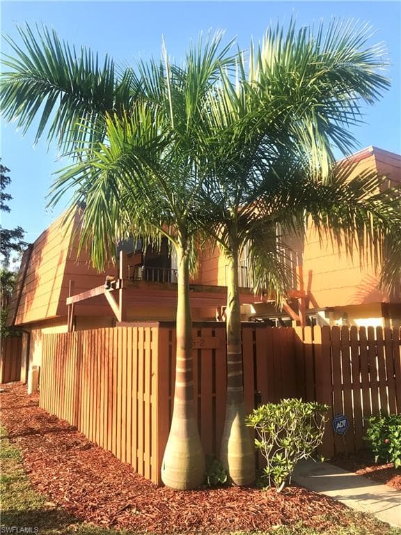1716 Park Meadows DR 2 FORT MYERS, FL 33907