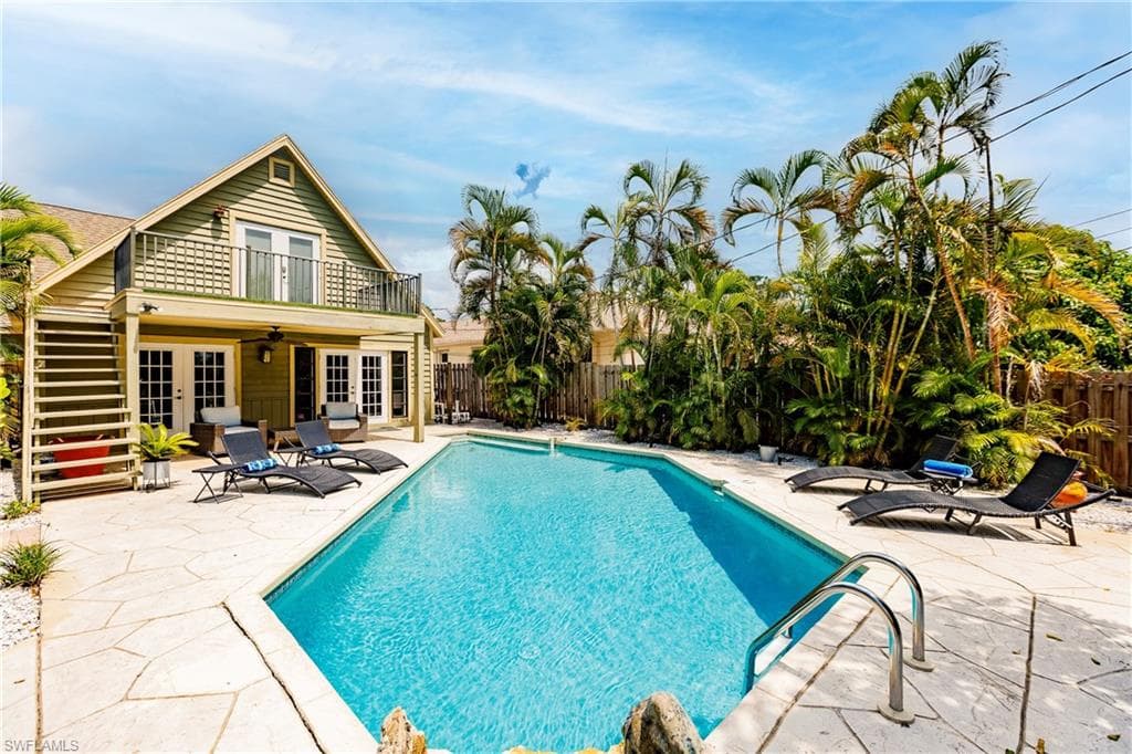 774 109th AVE N NAPLES, FL 34108