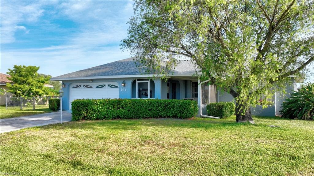 205 Eaglesmere DR LEHIGH ACRES, FL 33936