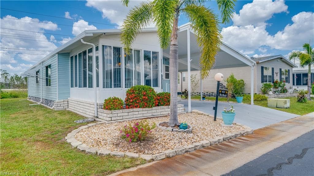 422 Horizon DR NORTH FORT MYERS, FL 33903