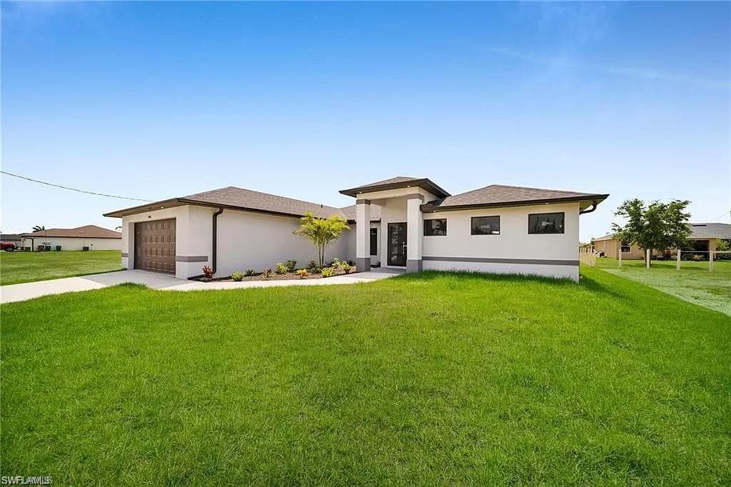 904 Adeline AVE LEHIGH ACRES, FL 33971