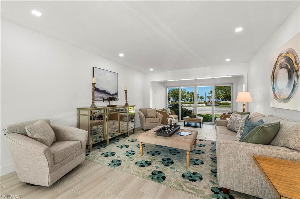 1550 Gulf Shore BLVD N W3 NAPLES, FL 34102