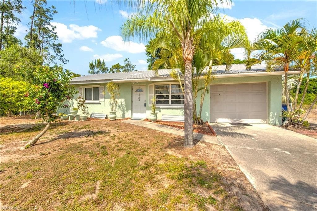 703 Labrador AVE N LEHIGH ACRES, FL 33971