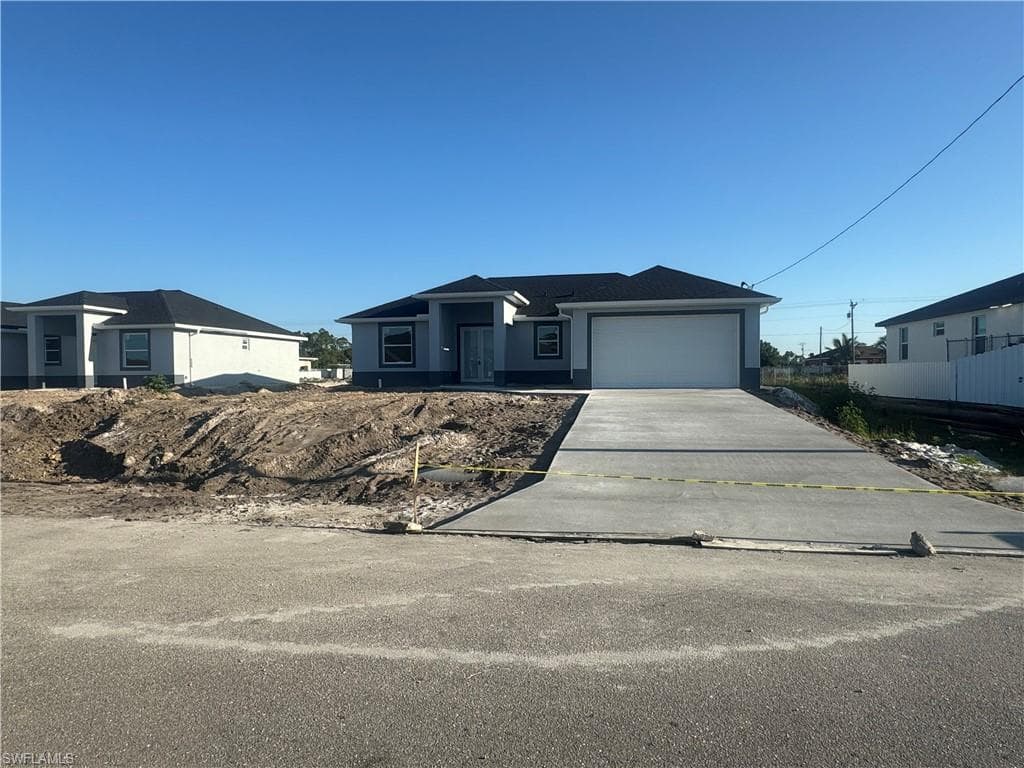 2916 24th ST SW LEHIGH ACRES, FL 33976
