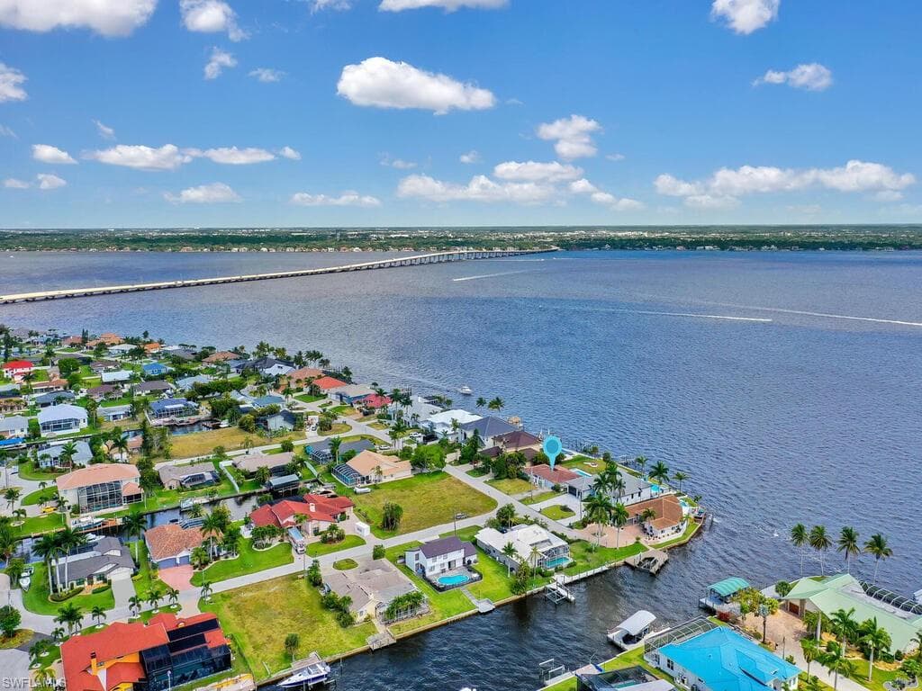 2410 SE 28th ST CAPE CORAL, FL 33904