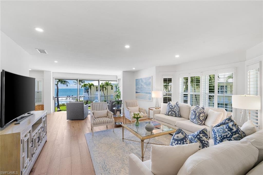2601 Gulf Shore BLVD N 20 NAPLES, FL 34103