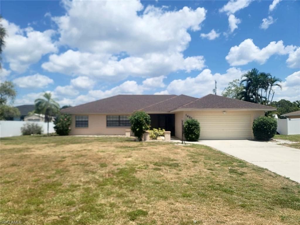 1624 Country Club PKWY LEHIGH ACRES, FL 33936