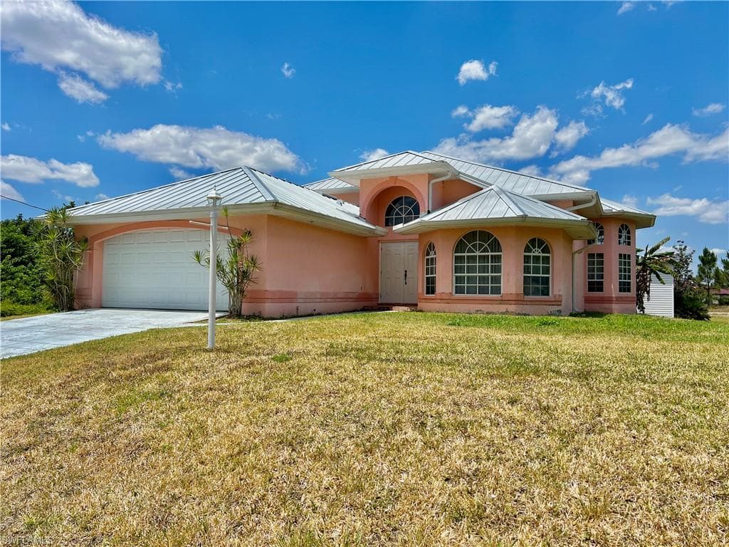 717 Bently ST E LEHIGH ACRES, FL 33974