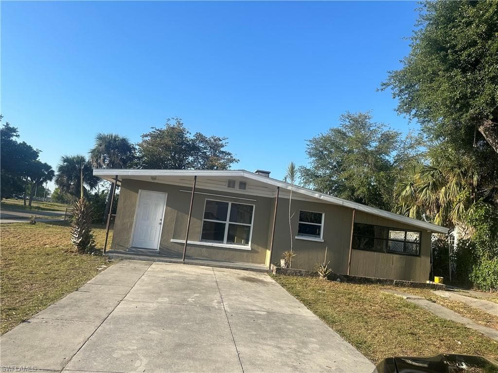 2430 Dora ST FORT MYERS, FL 33901