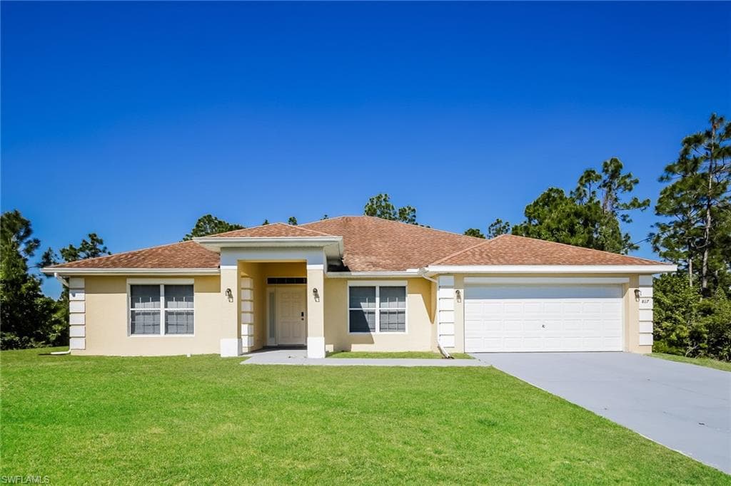 817 Clark AVE LEHIGH ACRES, FL 33972