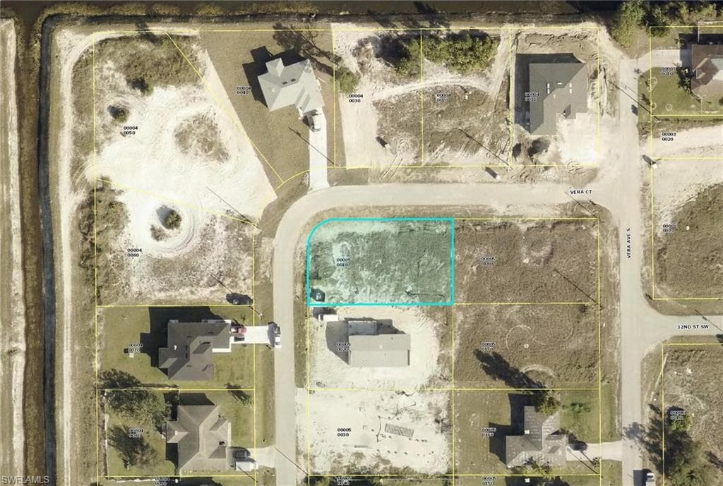3211 Vera CT LEHIGH ACRES, FL 33976