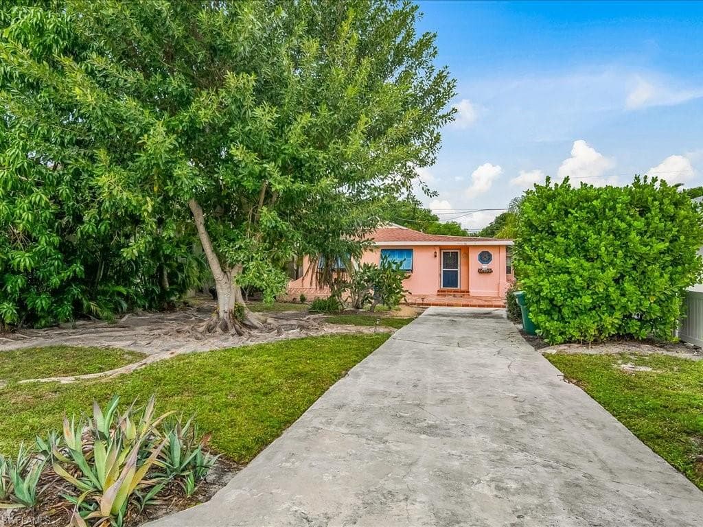 729 93rd AVE N NAPLES, FL 34108