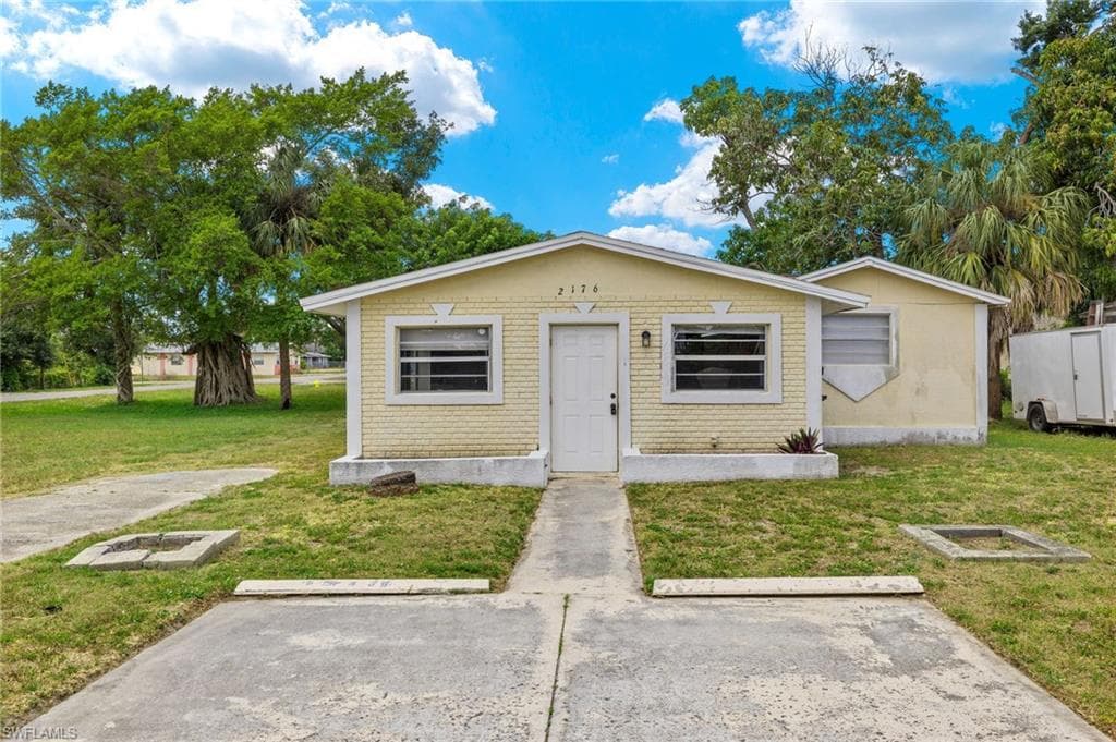 2176 Davis ST FORT MYERS, FL 33916