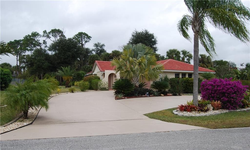 521 Mcarthur AVE LEHIGH ACRES, FL 33936