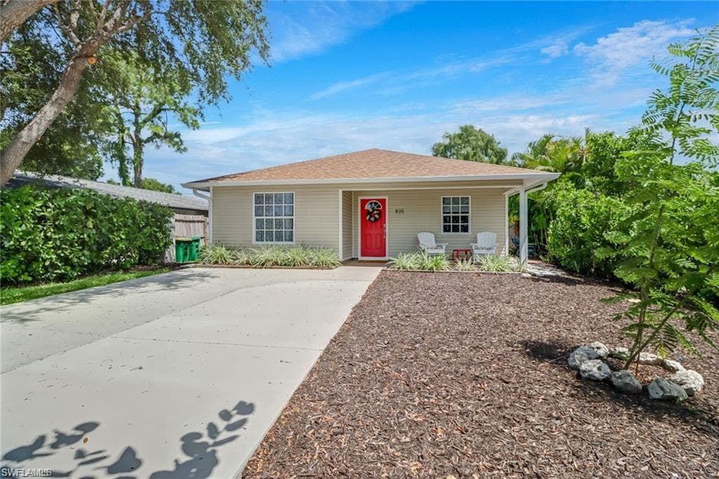 835 94th AVE N NAPLES, FL 34108
