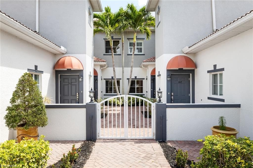 12101 Santaluz DR 102 FORT MYERS, FL 33913