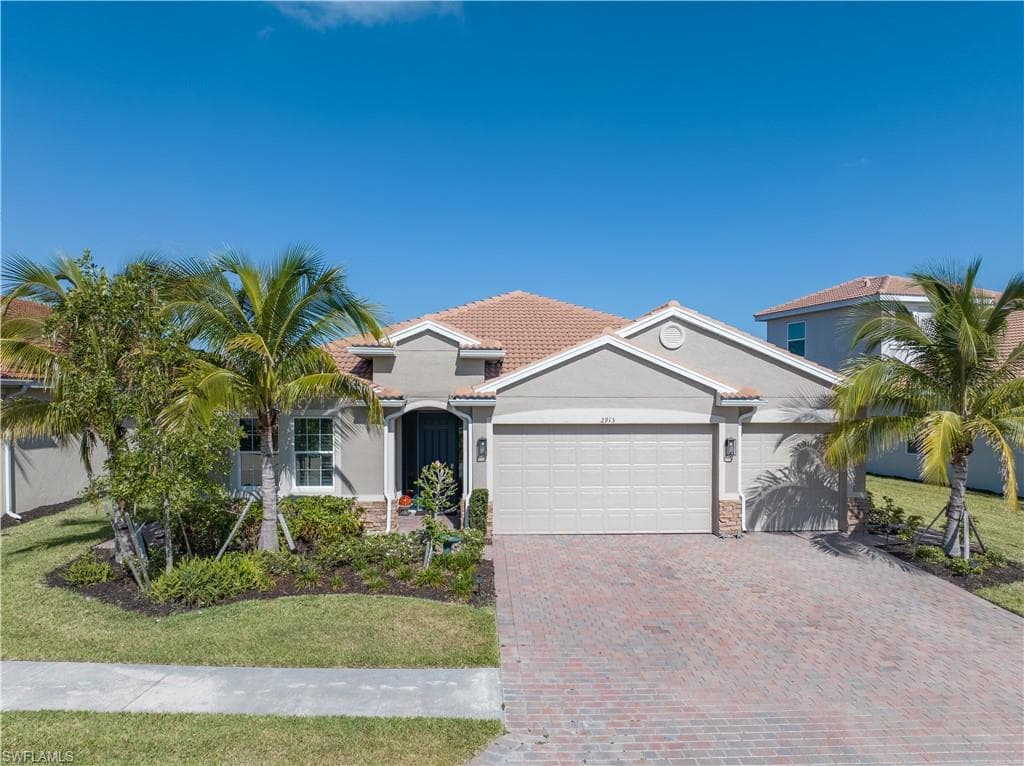 2913 Royal Gardens AVE FORT MYERS, FL 33916