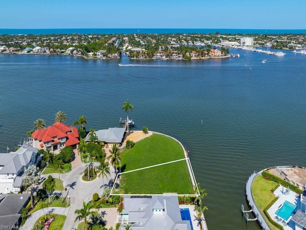 1305 Marlin DR NAPLES, FL 34102