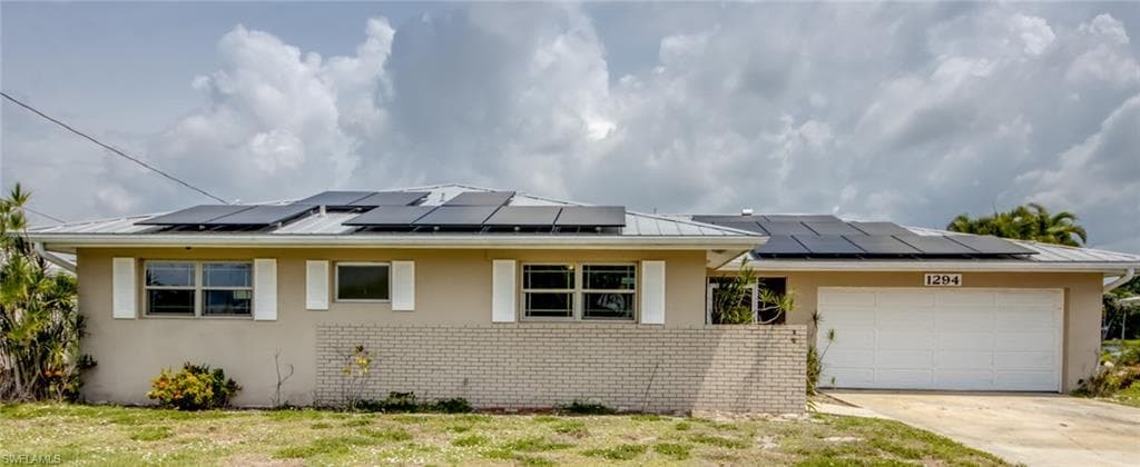 1294 Thompson ST NORTH FORT MYERS, FL 33903