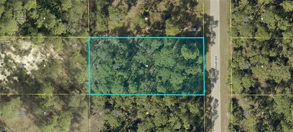 1913 McArthur AVE LEHIGH ACRES, FL 33972
