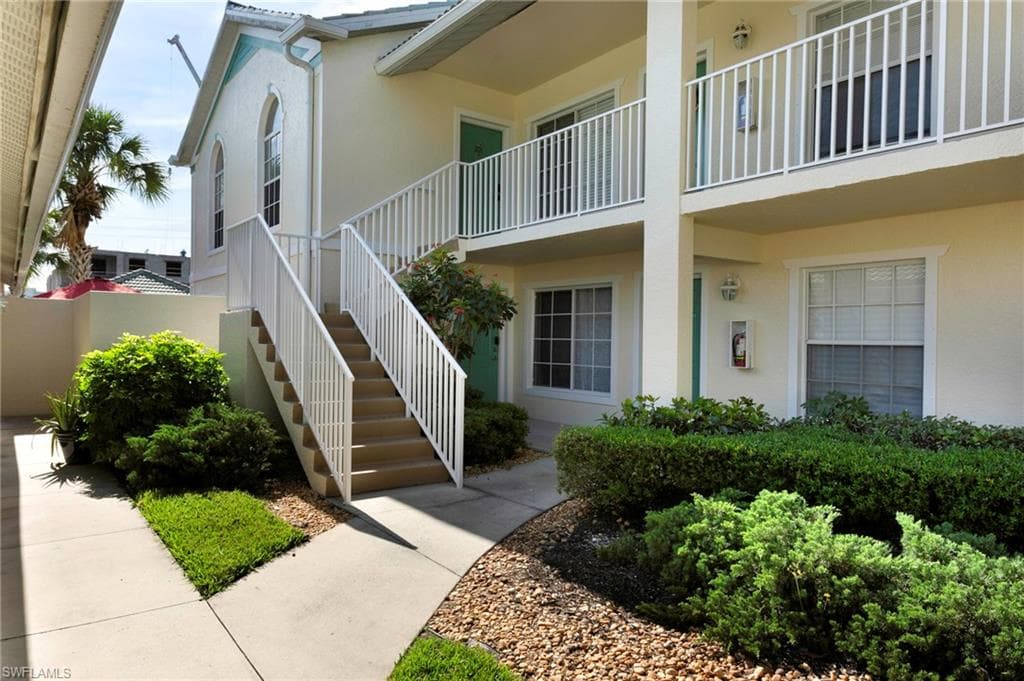 4940 Cougar CT S 5-201 NAPLES, FL 34109
