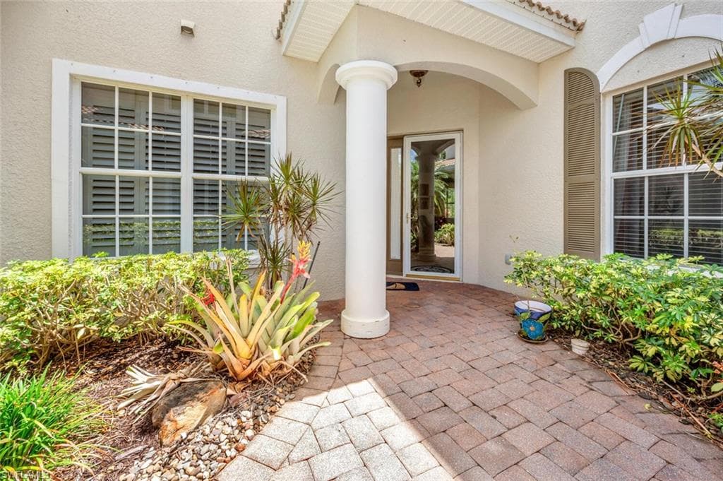4952 Shaker Heights CT 101 NAPLES, FL 34112