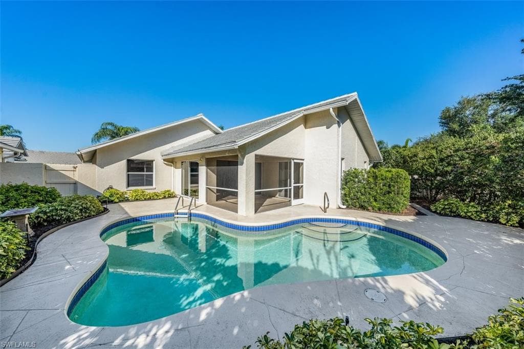 118 Fountain CIR NAPLES, FL 34119