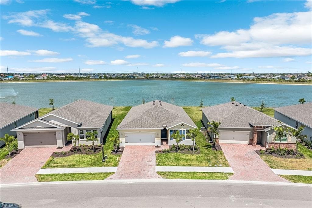 887 Stonewater Lake TER CAPE CORAL, FL 33993