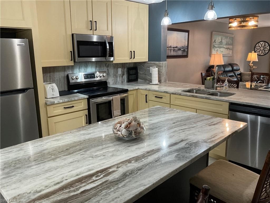 12170 Kelly Sands WAY 705 FORT MYERS, FL 33908