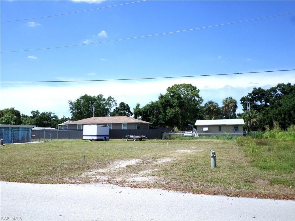 444 Redlin ST NORTH FORT MYERS, FL 33903