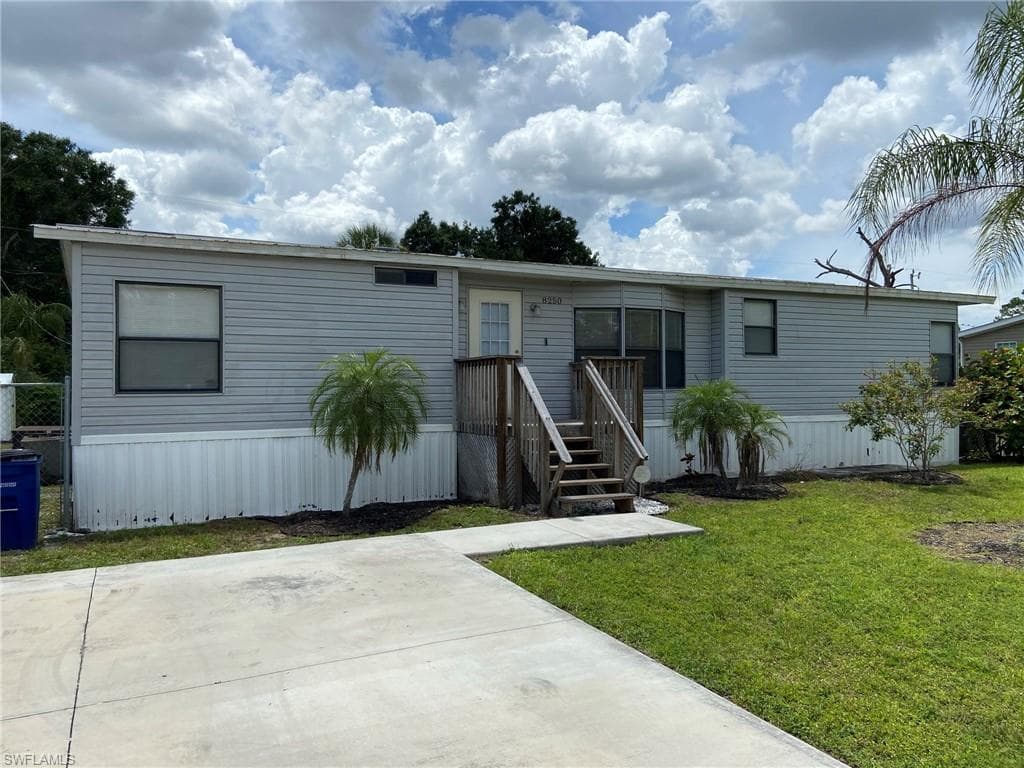 8250 Marx DR NORTH FORT MYERS, FL 33917