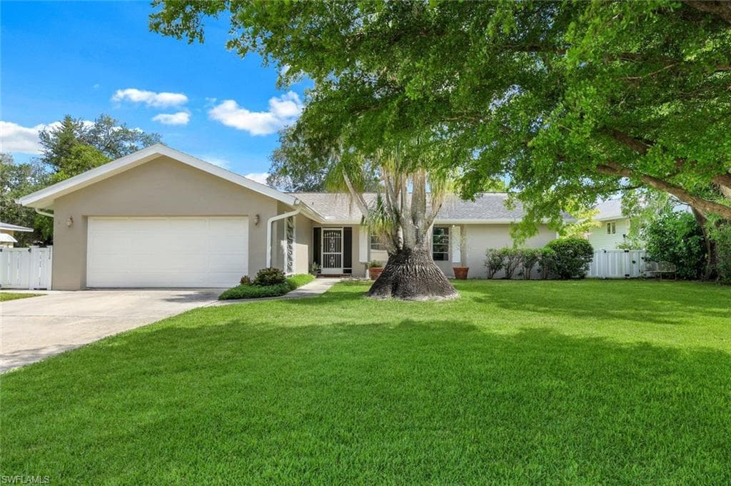 10320 River DR BONITA SPRINGS, FL 34135