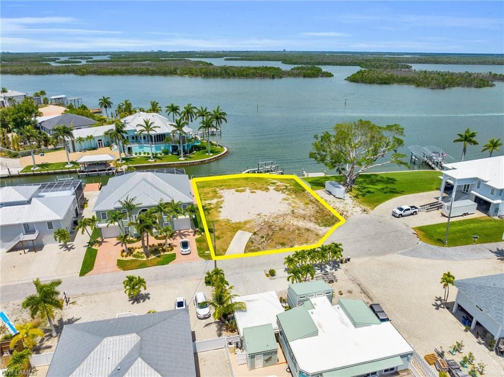 5585 Avenida Pescadora FORT MYERS BEACH, FL 33931