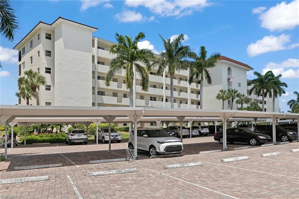 21 High Point CIR E 409 NAPLES, FL 34103
