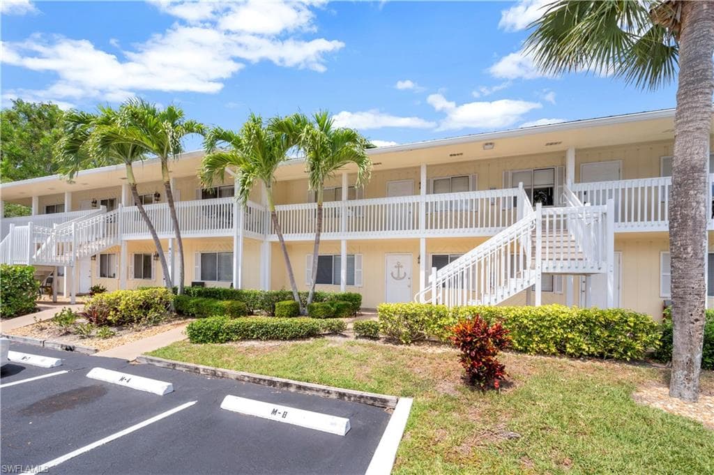4633 Bayshore DR M6 NAPLES, FL 34112
