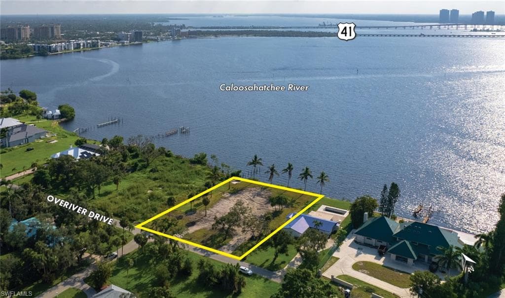744 Overiver DR NORTH FORT MYERS, FL 33903