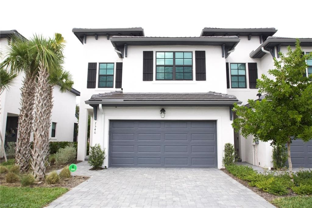 7546 Rockefeller DR NAPLES, FL 34119