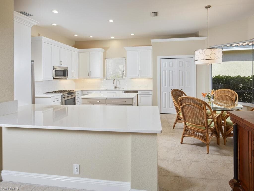10200 Ginger Pointe CT ESTERO, FL 34135