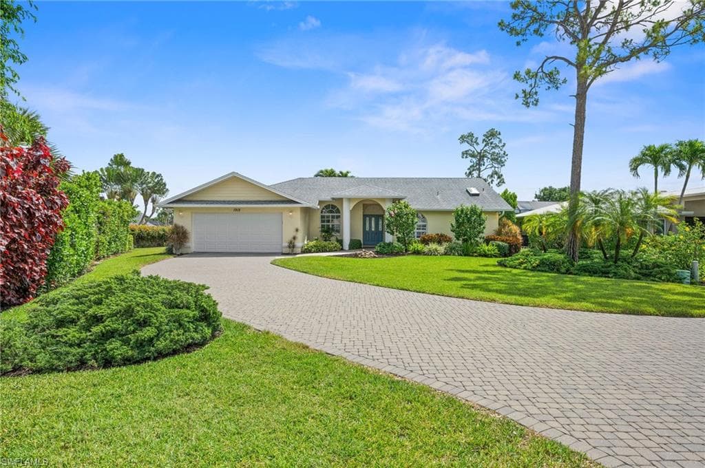 1912 Imperial Golf Course BLVD NAPLES, FL 34110