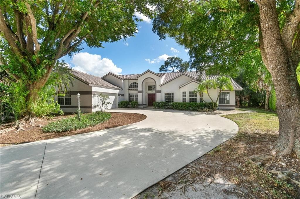 348 Wimbledon LN NAPLES, FL 34104
