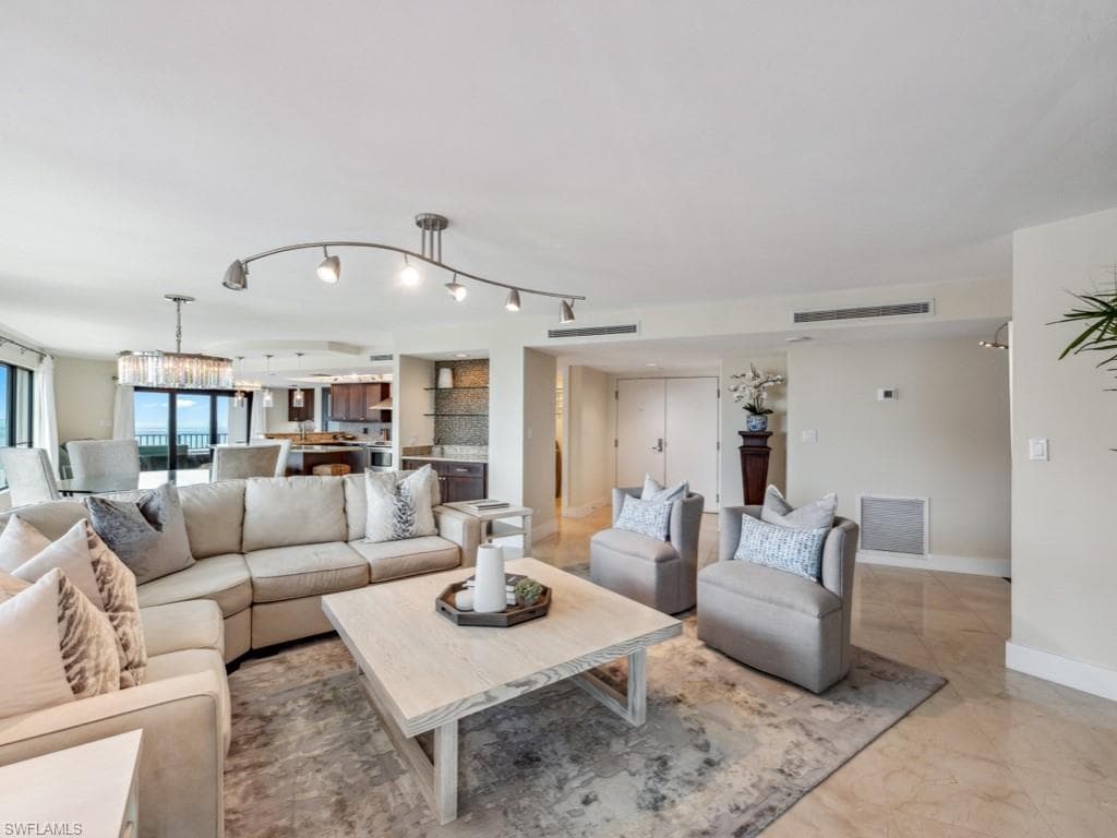 4451 Gulf Shore BLVD N 1802 NAPLES, FL 34103