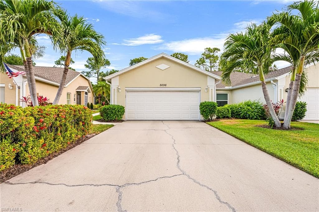 5696 Greenwood CIR NAPLES, FL 34112