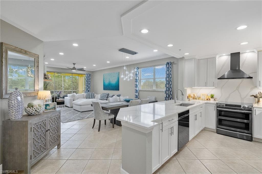 6824 Sterling Greens PL 3206 NAPLES, FL 34104
