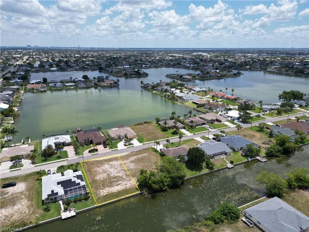 16 SE 8th PL CAPE CORAL, FL 33990