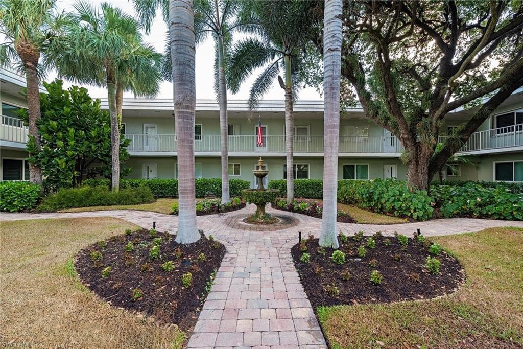 513 Broad AVE S 513 NAPLES, FL 34102