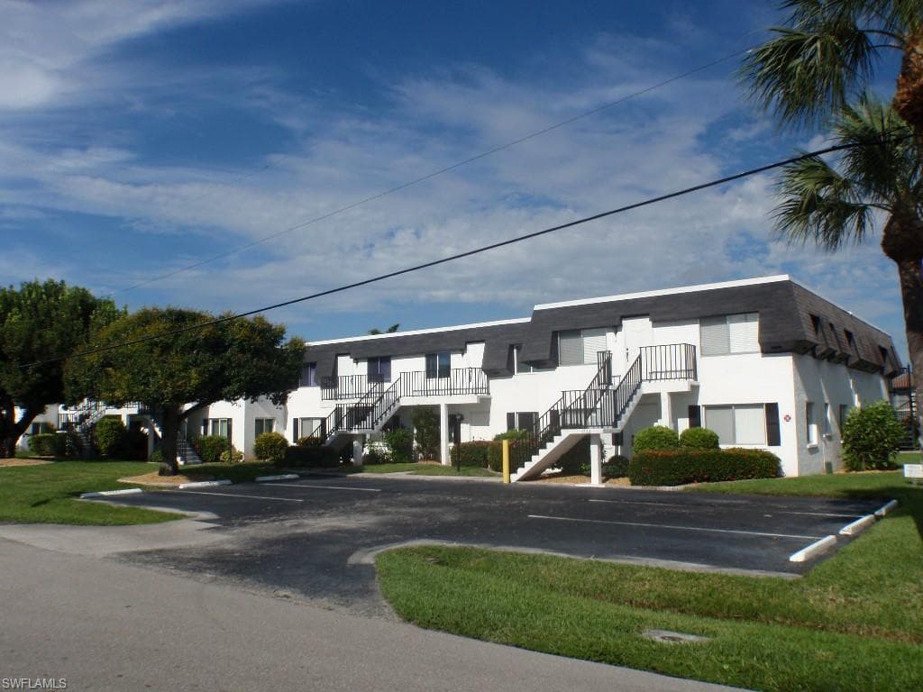 4722 SE 1st PL 11 CAPE CORAL, FL 33904
